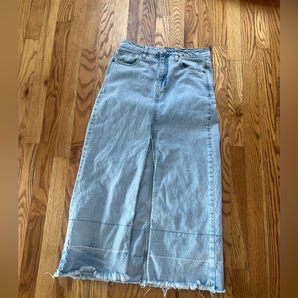 Habitual Dresses & Skirts - Habitual Open Front Raw Hem Denim Skirt XS b6